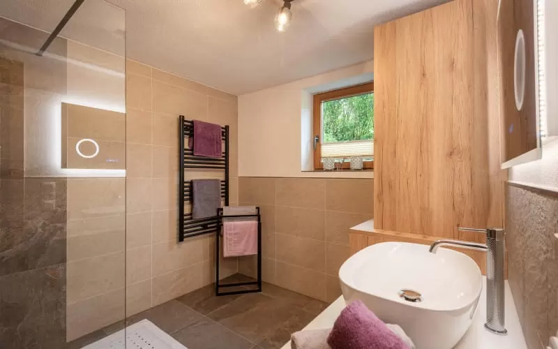 chalet_der_erzstadl_krinbergweg_2_kirchberg_badezimmer.jpg