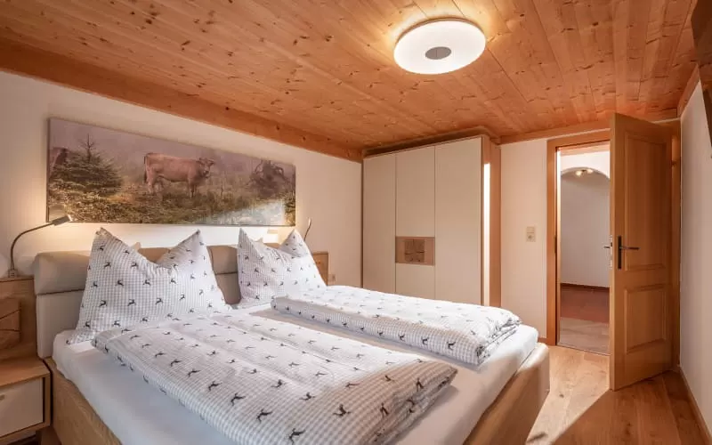 chalet_der_erzstadl_krinbergweg_2_kirchberg_schlafzimmer_1.jpg
