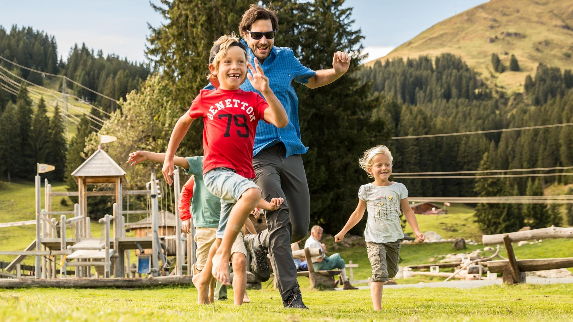 grosse-freude-am-filzalmsee-in-brixen-im-thale